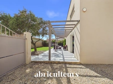 Charmante maison contemporaine T4 de 125m² sur un terrain de 436m² avec piscine à Lamanon 13113
