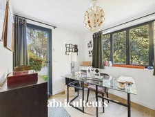 Magnifique propriété avec terrain, piscine/ poolhouse, dépendance à Rognes 13840