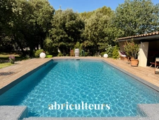 Belle propriété avec terrain, piscine/ poolhouse, dépendance à Rognes 13840