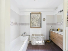 Magnifique propriété avec terrain, piscine/ poolhouse, dépendance à Rognes 13840