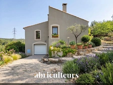 Charmante maison T6 de 180m² sur un terrain d' 1 hectare m² à vendre à Rognes (13840)