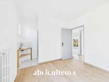 Charmante maison T4 avec possibilité d'aménagement, terrasses et jardin à Eguilles (13510)