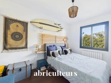 Magnifique propriété avec terrain, piscine/ poolhouse, dépendance à Rognes 13840