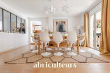 Magnifique propriété  de 235m² avec piscine, et dépendances à Rognes 13840