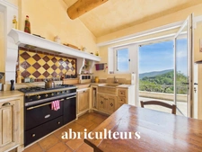 Vue panoramique pour cette magnifique villa Au temps des bastides de 296 m² à Rognes