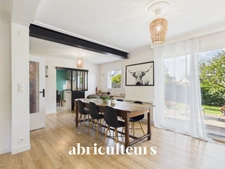 Maison familiale avec jardin et terrasse en vente à Mûrs-Erigné 49610