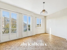 AU 3EME ETAGE<span></span>APPARTEMENT LUMINEUX<span></span>CENTRE VILLE SAINT NAZAIRE