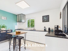 Maison familiale avec jardin et terrasse en vente à Mûrs-Erigné 49610