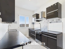 AU 3EME ETAGE<span></span>APPARTEMENT LUMINEUX<span></span>CENTRE VILLE SAINT NAZAIRE