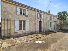 CHARENTAISE AUX BEAUX VOLUMES - VILLENEUVE LA COMTESSE