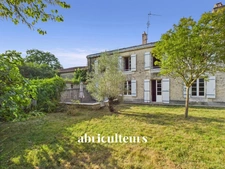 CHARENTAISE AUX BEAUX VOLUMES - VILLENEUVE LA COMTESSE