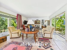 Maison en ville avec piscine et jardin<span></span>La Colle-sur-Loup<span></span>5 chambres<span></span>276 m2