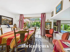 Maison en ville avec piscine et jardin<span></span>La Colle-sur-Loup<span></span>5 chambres<span></span>276 m2