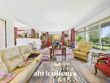 Maison en ville avec piscine et jardin<span></span>La Colle-sur-Loup<span></span>5 chambres<span></span>276 m2