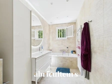 Villa rénovée de 150 m²<span></span>4 chambres<span></span>Terrain paysager 1413 m² avec piscine<span></span>Callian