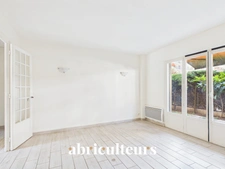 Agréable 2 pièces de 42 m² en rez-de-jardin avec terrasse et cave – Le Cannet