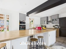 Villa rénovée de 150 m²<span></span>4 chambres<span></span>Terrain paysager 1413 m² avec piscine<span></span>Callian