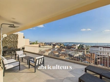 Penthouse d’exception – 3 pièces de 78 m² – Dernier étage avec terrasses – Cannes Banane, face au Vieux Port
