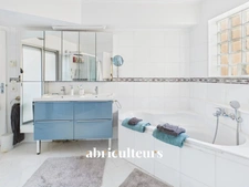 Spacieux appartement de 144 m² avec terrasse de plain-pied 50 m² – Cannes Centre (La Banane)