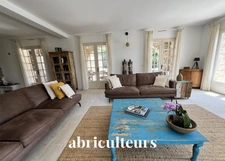 Exceptionnelle bastide provençale de 345 m² — Vue panoramique, piscine chauffée et potentiel locatif