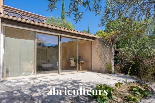 Maison familiale à fort potentiel de 150 m²<span></span>Vue panoramique<span></span>Piscine et jardin arboré<span></span>Seillans