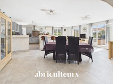 Maison familiale coup de cœur de 150 m² avec piscine sur 1 200 m² de terrain plat arboré - Callian