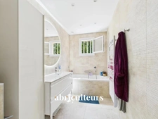 Villa rénovée de 150 m² – 4 chambres – Terrain paysager 1413 m² avec piscine – Callian