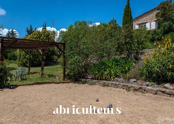 Exceptionnelle bastide provençale de 345 m² — Vue panoramique, piscine chauffée et potentiel locatif