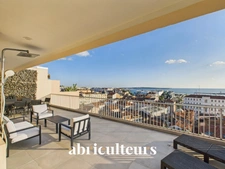 Penthouse d’exception – 3 pièces de 78 m² – Dernier étage avec terrasses – Cannes Banane, face au Vieux Port
