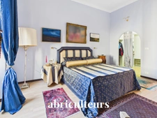 Superbe appartement traversant rénové de 136,81 m² – Trois balcons – Garage – À 30 mètres du Port de Nice