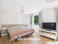 Villa rénovée de 150 m²<span></span>4 chambres<span></span>Terrain paysager 1413 m² avec piscine<span></span>Callian