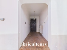 Lumineux appartement 2 pièces de 40 m² Carrez – 54 m² habitables – Dernier étage – Centre historique de Grasse