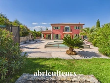 Élégante villa familiale de 250 m²<span></span>Piscine, sous-sol total et prestations premium<span></span>Montauroux