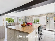 Villa rénovée de 150 m²<span></span>4 chambres<span></span>Terrain paysager 1413 m² avec piscine<span></span>Callian