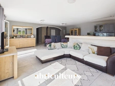 Maison familiale coup de cœur de 150 m² avec piscine sur 1 200 m² de terrain plat arboré - Callian