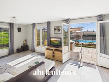 Maison familiale coup de cœur de 150 m² avec piscine sur 1 200 m² de terrain plat arboré - Callian