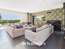 Spacieuse villa avec piscine et terrain d’environ 1 500 m² , dépendance et vue dégagée en vente à Callian (83440)