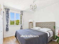 Villa rénovée de 150 m² – 4 chambres – Terrain paysager 1413 m² avec piscine – Callian