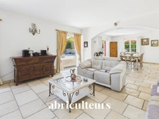 Élégante villa familiale de 250 m²<span></span>Piscine, sous-sol total et prestations premium<span></span>Montauroux
