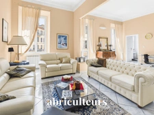 Superbe appartement traversant rénové en vente À 30 mètres du Port de Nice (06300)