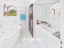 Maison à Fayence – 123 m² de plain-pied, terrain plat 725 m² avec piscine et parking privatif