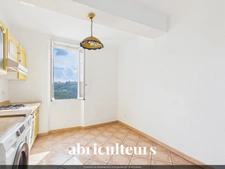 OPPORTUNITÉ AU CŒUR DE CALLIAN – 3 PIÈCES LUMINEUX – CAVE VOÛTÉE DE 40 M²