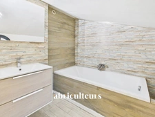 Charmant appartement duplex de 108 m²<span></span>Cave voûtée<span></span>Callian (83440)