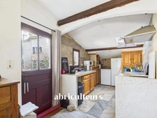 Bel appartement ancien de 68 m² avec extérieurs – Cœur du village de Fayence