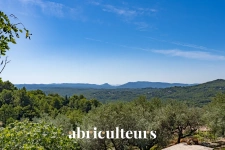 Maison familiale à fort potentiel de 150 m² – Vue panoramique – Piscine et jardin arboré – Seillans