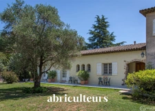 Exceptionnelle bastide provençale de 345 m² — Vue panoramique, piscine chauffée et potentiel locatif