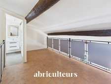 Lumineux appartement 2 pièces de 40 m² Carrez – 54 m² habitables – Dernier étage – Centre historique de Grasse