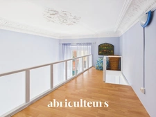 Superbe appartement traversant rénové de 136,81 m² – Trois balcons – Garage – À 30 mètres du Port de Nice