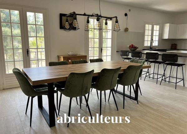 Exceptionnelle bastide provençale de 345 m² — Vue panoramique, piscine chauffée et potentiel locatif