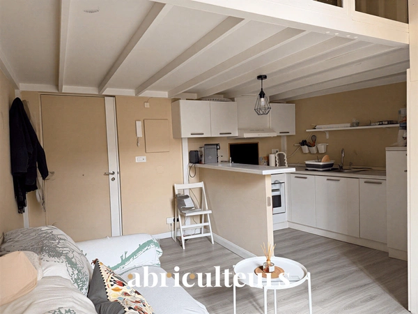 Charmant studio duplex rénové de 29,9 m²<span></span>Emplacement exceptionnel<span></span>Place Masséna, Nice
